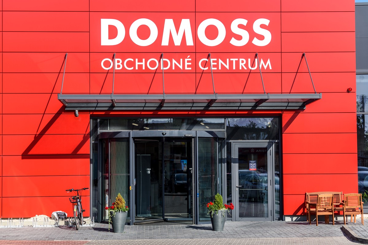 Karuselové dveře OC DOMOSS v Piešťanech